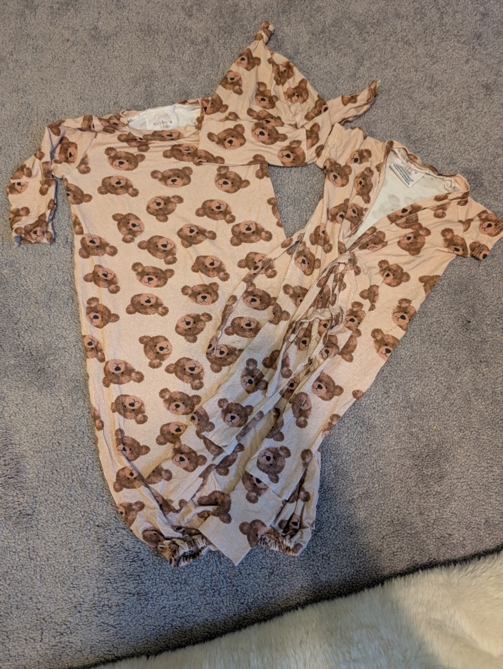 Saylor's Chic Boutique Teddy Bear Print Gown Tie Front Jumper Hat Set 3-6 Months